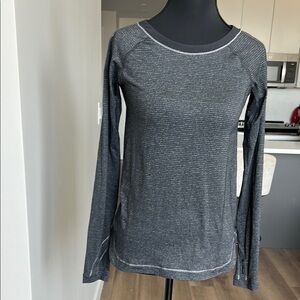 Lululemon Swiftly Tech Long Sleeve – Size 4( S)